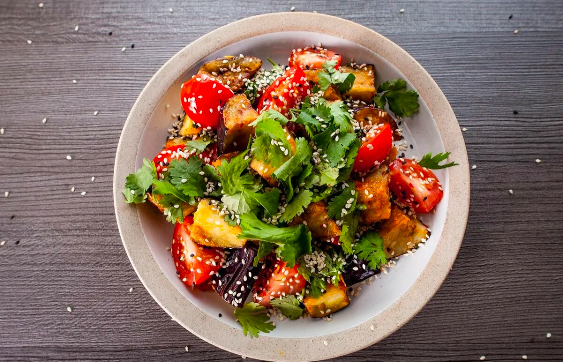 3 лучших рецепта тёплых салатов для праздничного стола