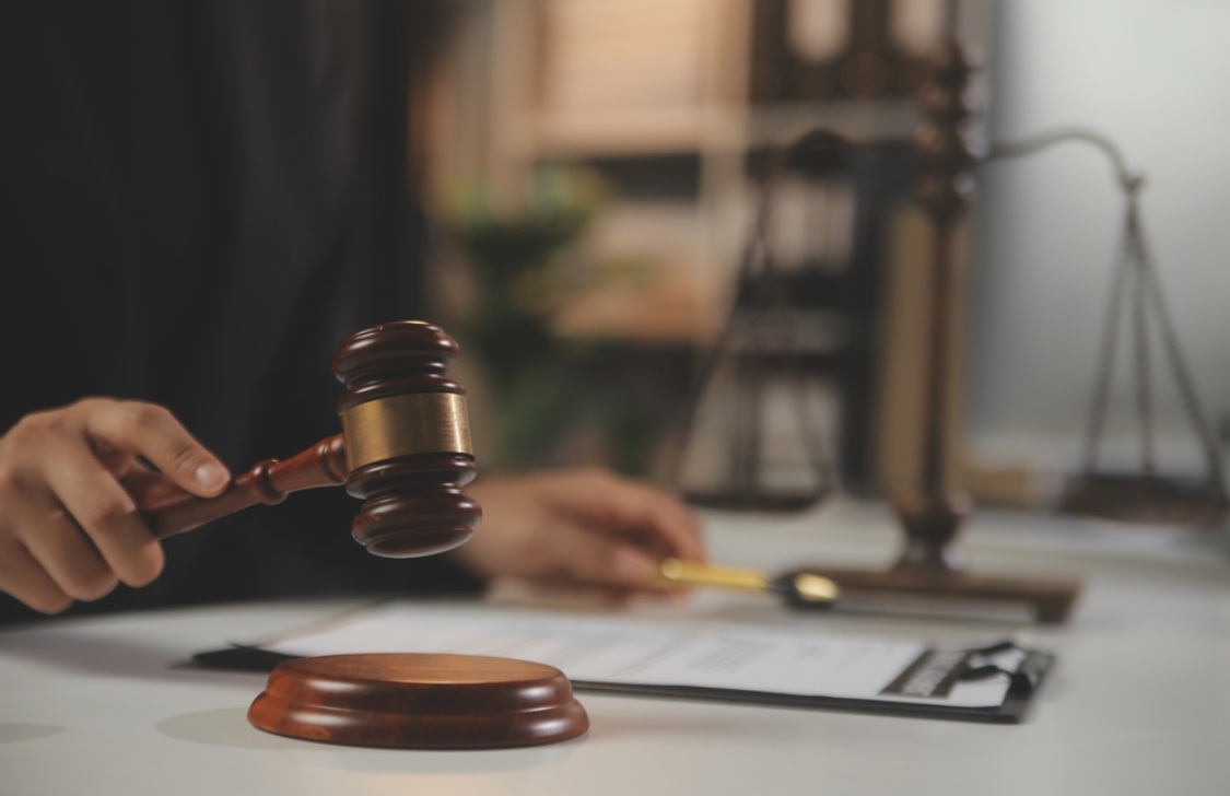 Как выписать из частного дома людей: взрослого, ребенка, умершего родственника