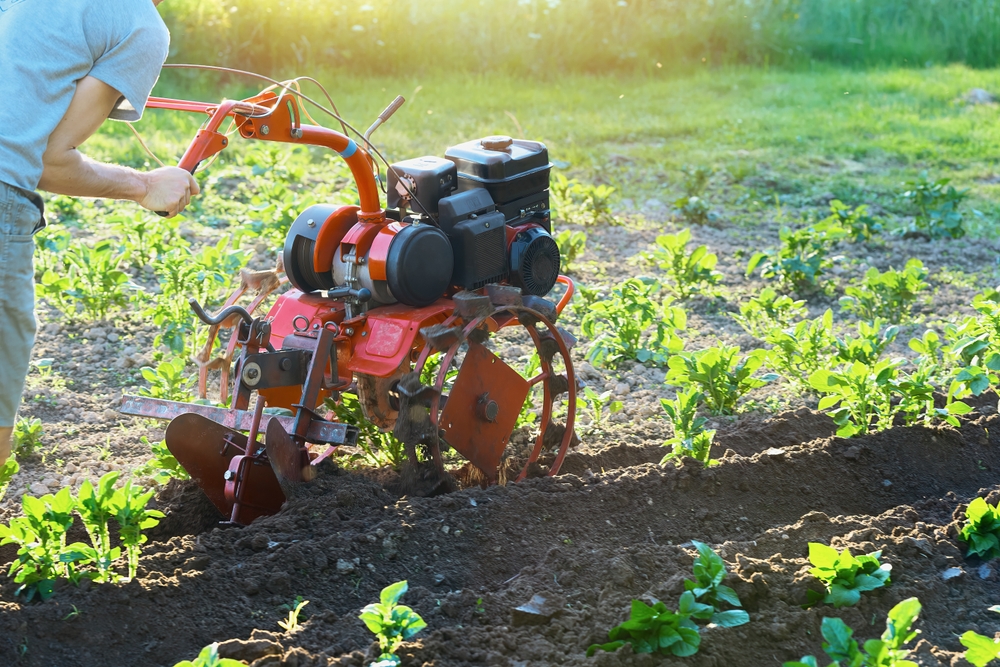 Как окучивать картошку мотоблоком