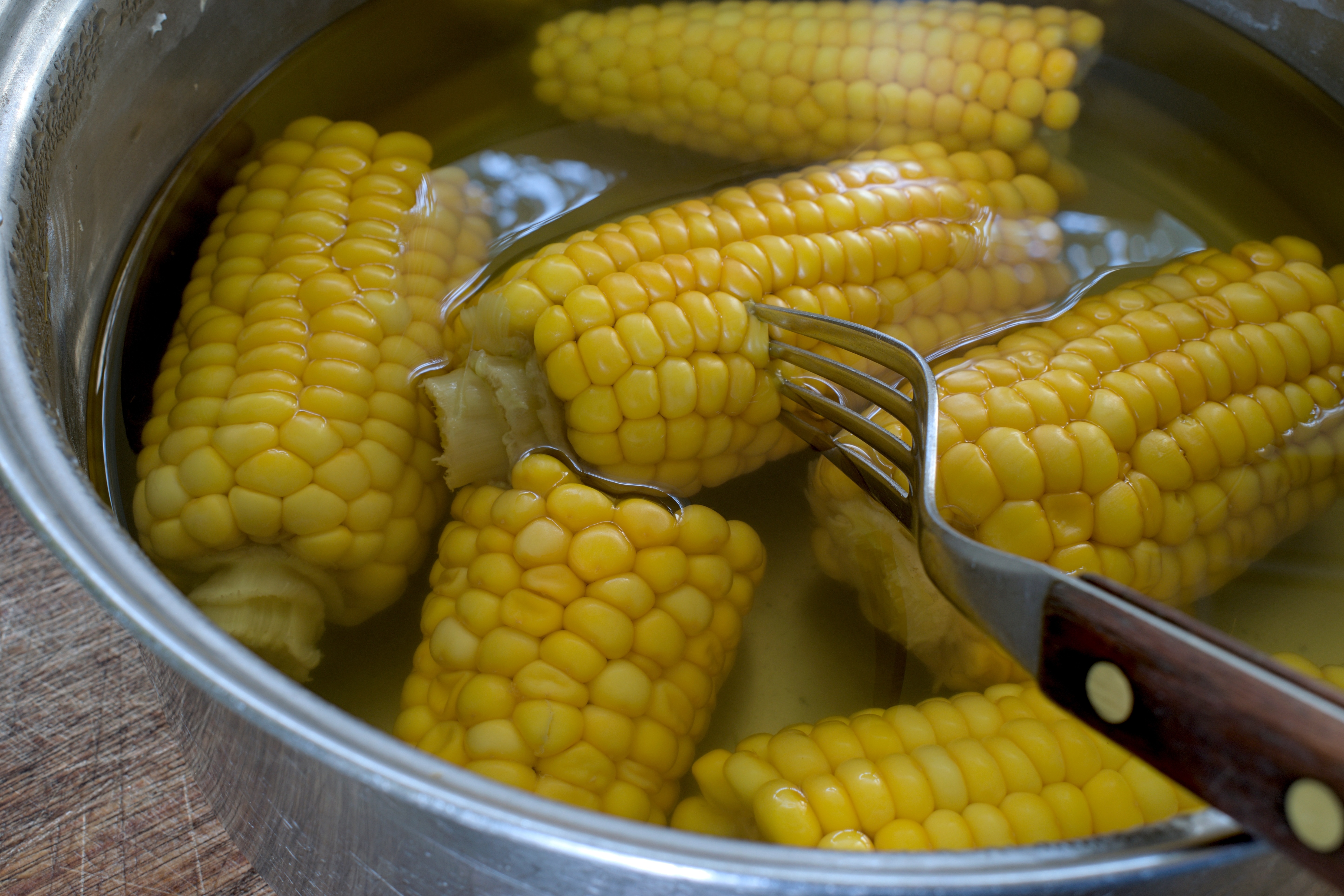 Как правильно варить кукурузу