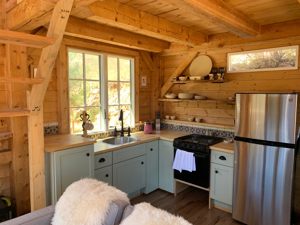 Чем недорого отделать стены на даче внутри, кроме обоев?