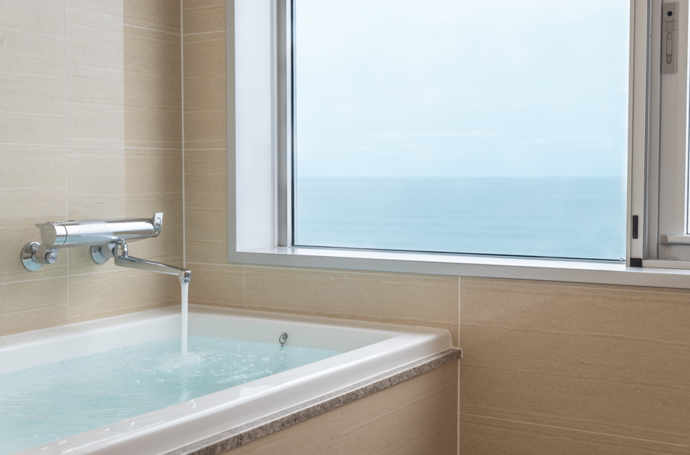 Что лучше — душевая кабина или ванна?