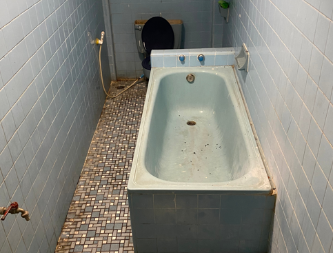 Что лучше — душевая кабина или ванна?