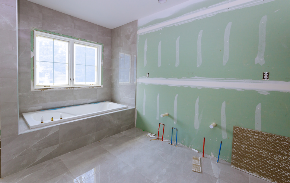 Что лучше — душевая кабина или ванна?