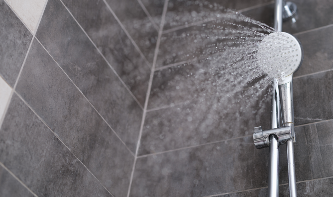 Что лучше — душевая кабина или ванна?