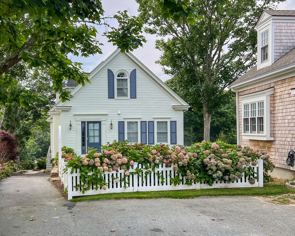 Высота забора между соседними участками по закону и чем грозит несоблюдение правил