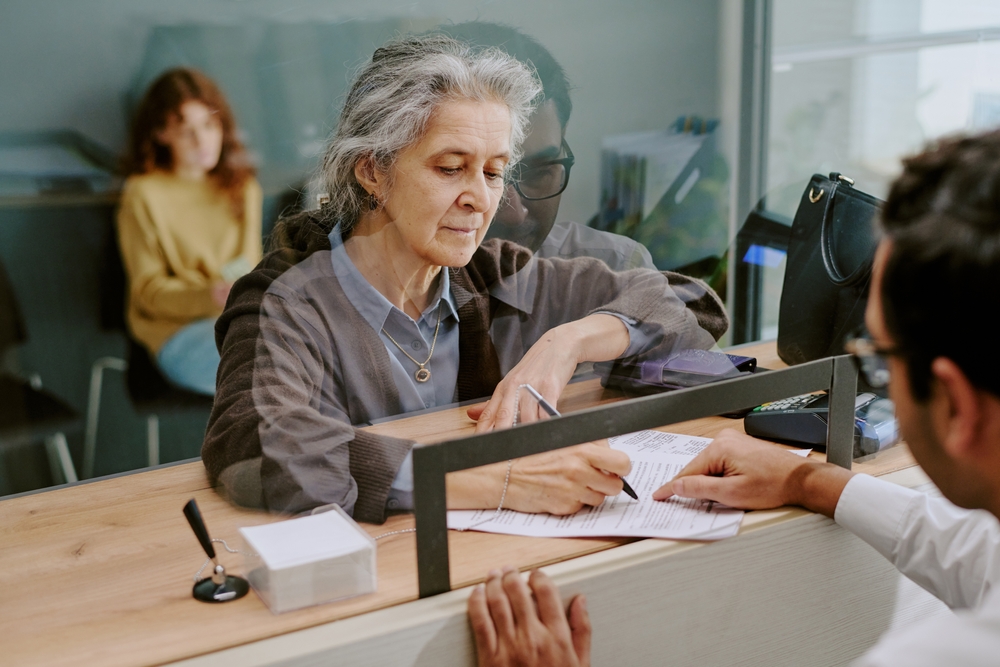 Какая надбавка положена пенсионеру после 80 лет?
