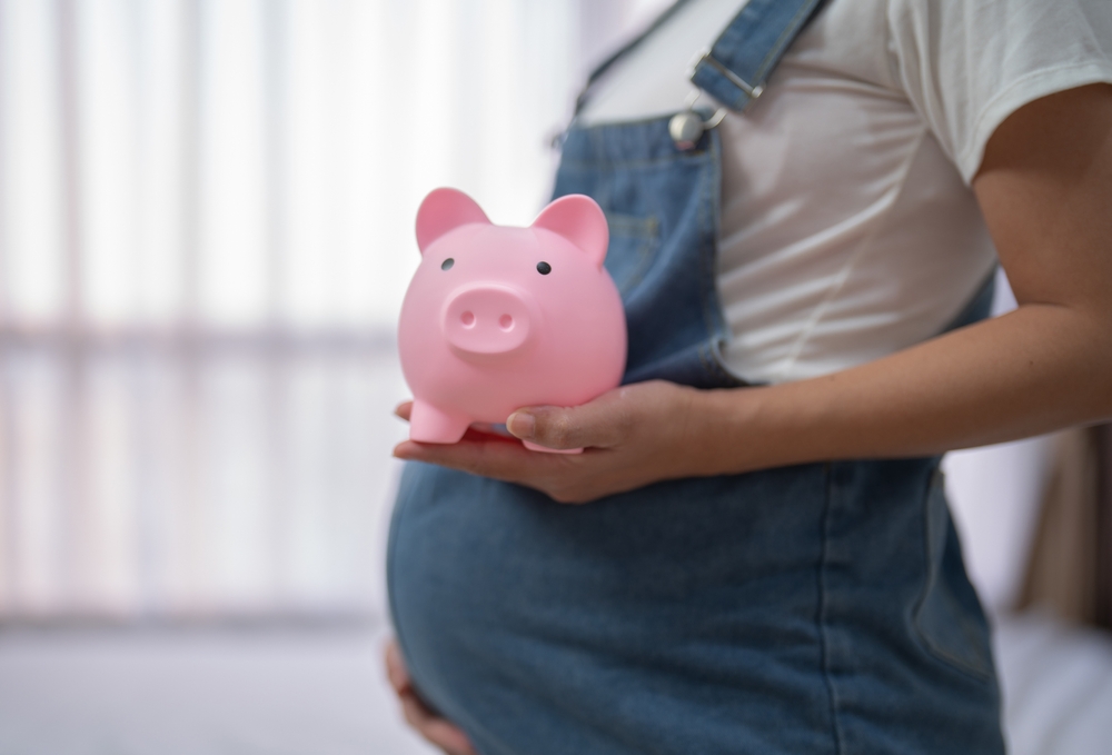 Все выплаты по беременности и родам в 2026 году: что положено беременным и молодым матерям — полный список