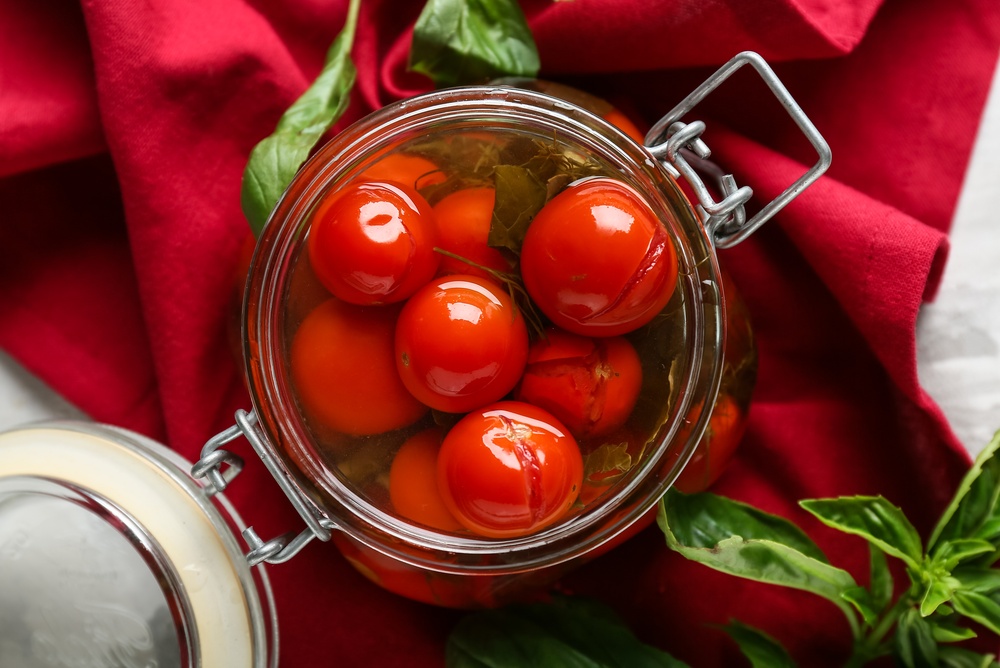 Маринуем помидоры на зиму: пять вкусных рецептов