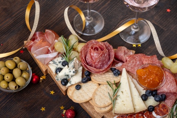 Как долго можно хранить новогодние блюда: оливье, холодец, красную икру и другие Как долго можно хранить новогодние блюда: оливье, холодец, красную икру и другие