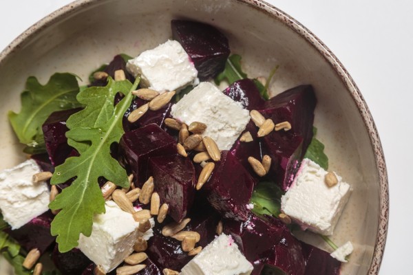 Салат из свеклы и козьего сыра