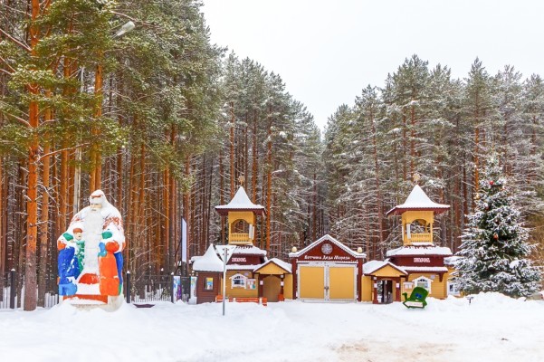 В гости к Деду Морозу: где находятся его резиденции и как до них добраться