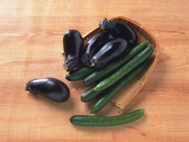 Можно ли сажать баклажаны рядом с огурцами?