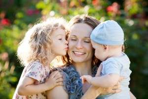 Льготы и выплаты матери-одиночке в 2025 году: какие есть и как получить