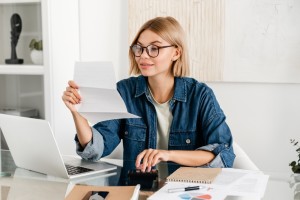 Как поменять собственника в квитанции за квартиру и можно ли сделать это через Госуслуги?