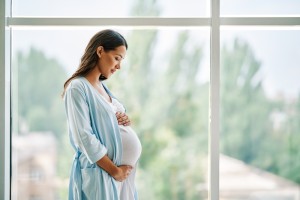 Все выплаты по беременности и родам в 2026 году: что положено беременным и молодым матерям — полный список