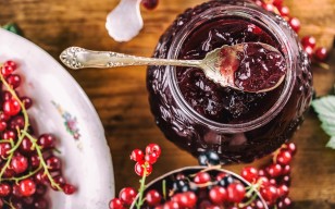 10 простых и вкусных рецептов желе из красной смородины на зиму