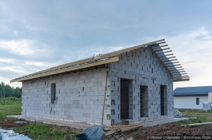 Как оставить недостроенный дом на зиму: защита фундамента, стен и крыши