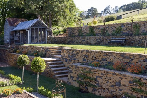 Когда необходимо террасирование участка и как его выполнить