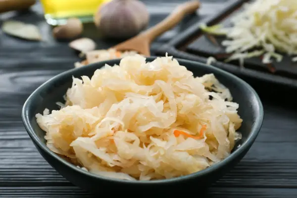 Квашеная капуста на зиму в банках: 5 рецептов вкусной и хрустящей закуски Квашеная капуста на зиму в банках: 5 рецептов вкусной и хрустящей закуски